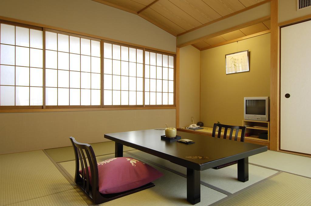 Gion Ryokan Karaku Киото Екстериор снимка