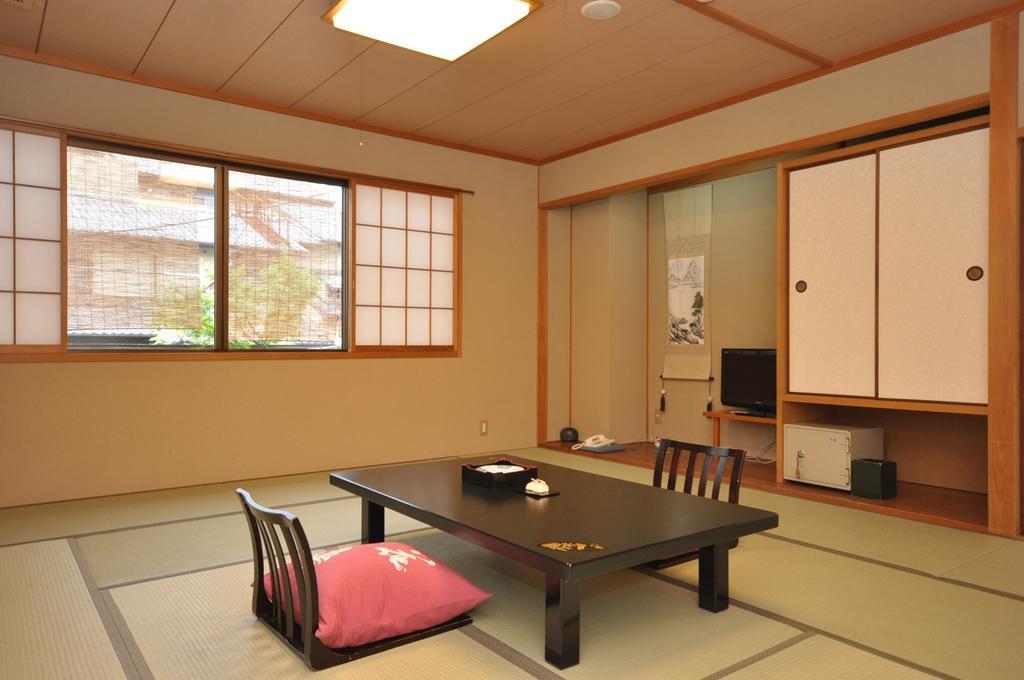 Gion Ryokan Karaku Киото Екстериор снимка